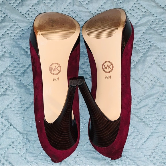 MICHAEL MICHAEL KORS York Suede Platform Pumps - Picture 9 of 10